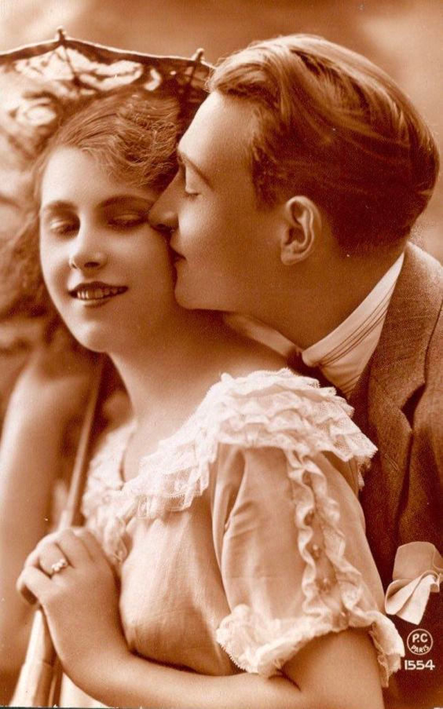 Французские открытки, в которых показано, как романтично целовались в 1920-е годы 21