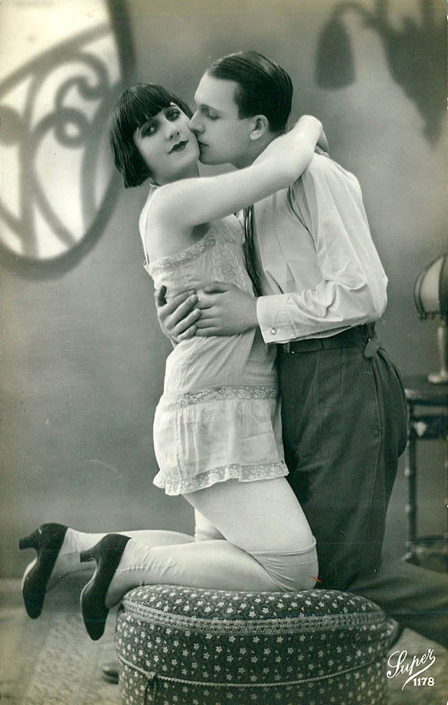 Французские открытки, в которых показано, как романтично целовались в 1920-е годы 25