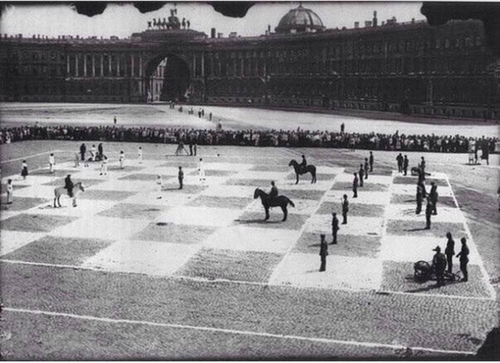 Живые шахматы: матч с людьми и лошадьми вместо фигур в Ленинграде в 1924 году