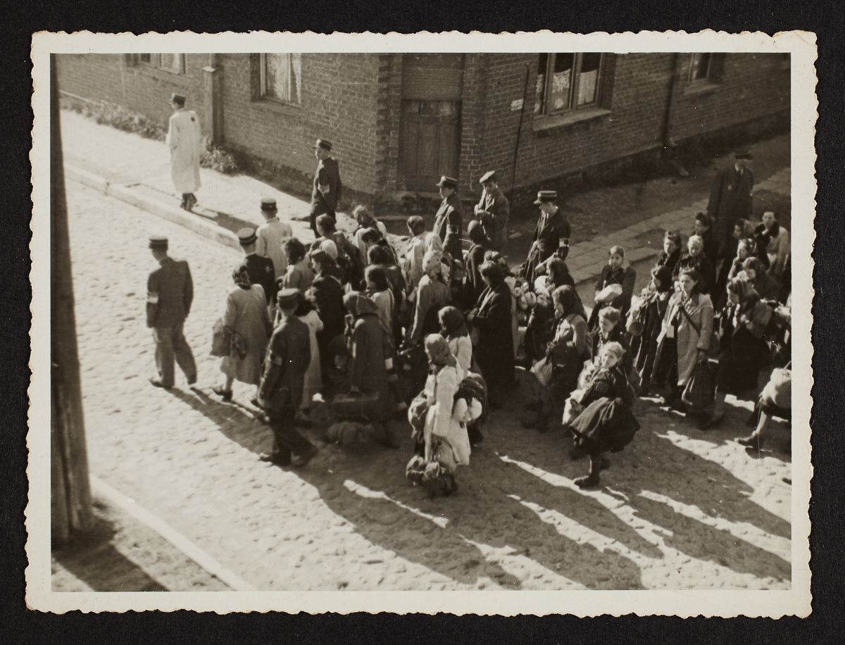 Хроника жизни Лодзинского гетто в фотографиях Генрика Росса  23