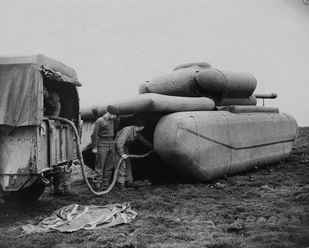 Резиновые танки: как хитрили на войне с не очень тяжёлой техникой. Фотографии 1918-1954 годов 12