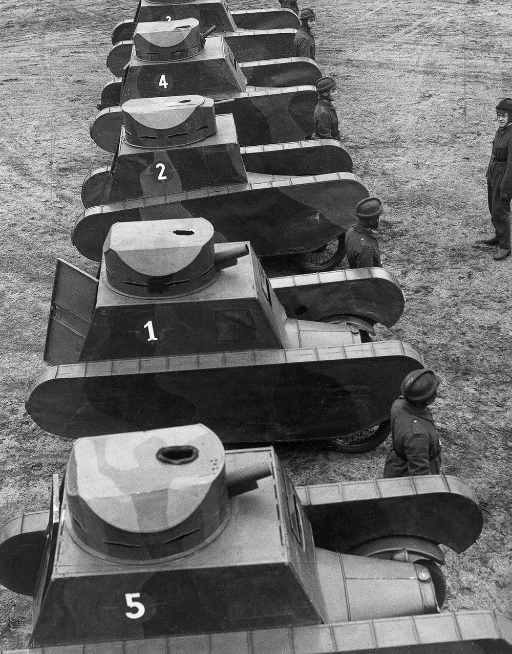Резиновые танки: как хитрили на войне с не очень тяжёлой техникой. Фотографии 1918-1954 годов 8