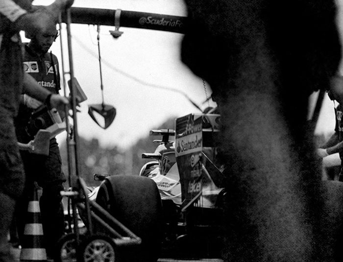 Фотограф Джошуа Пол снимает «Формулу-1» на фотоаппарат, выпущенный в 1913 году 36