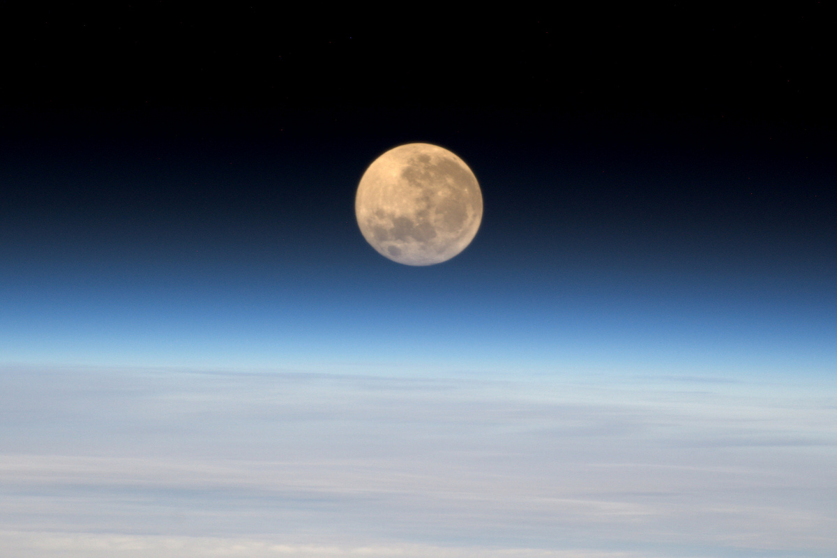 Фантастические фотографии из космоса. Астронавт Тома Песке 17