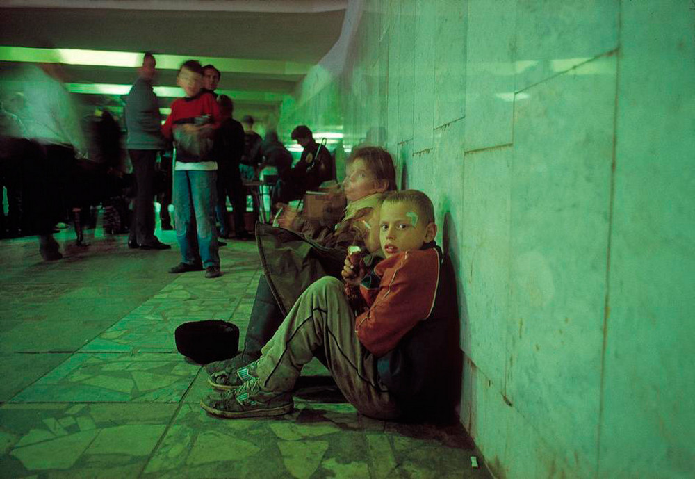 Отчаянные девяностые в объективе французского фотографа Лиз Сарфати 62