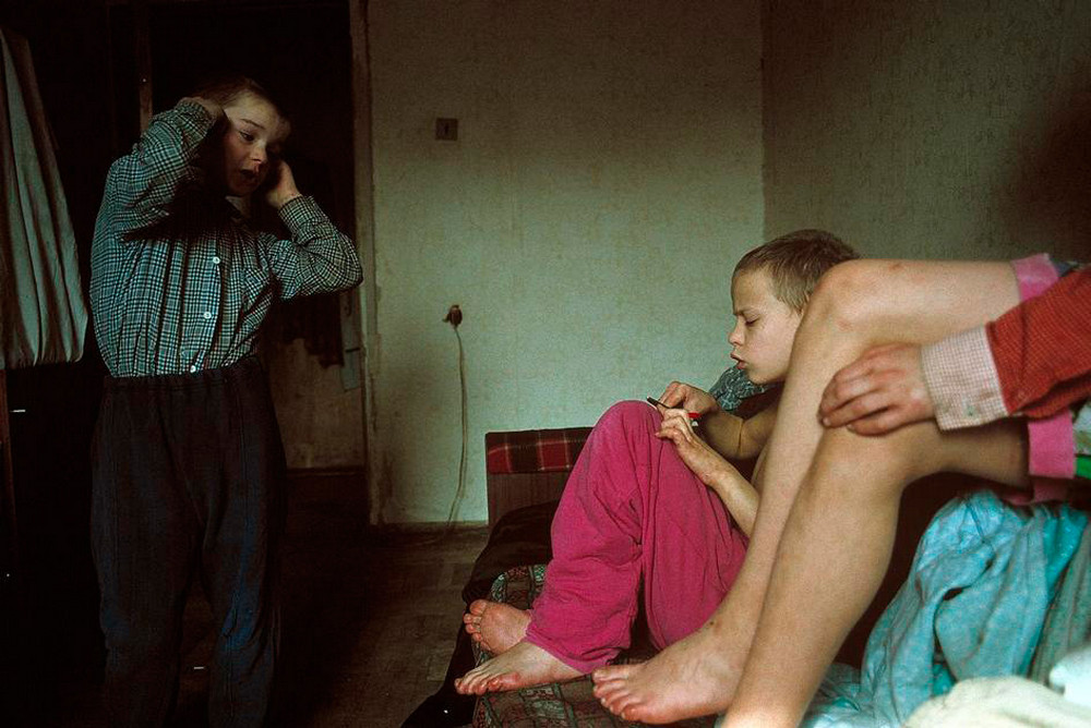 Отчаянные девяностые в объективе французского фотографа Лиз Сарфати 64