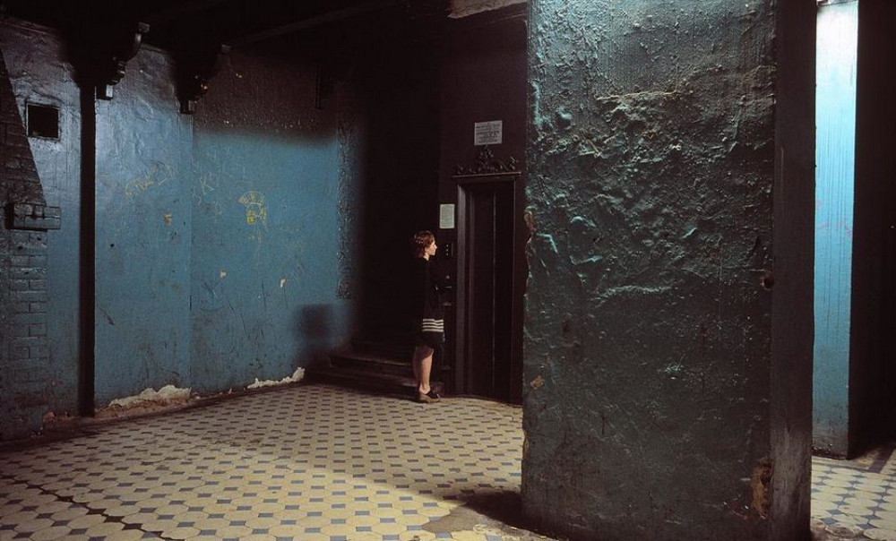 Отчаянные девяностые в объективе французского фотографа Лиз Сарфати 70