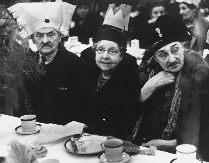 Вечеринка в доме престарелых, 1939. Автор Курт Хаттон