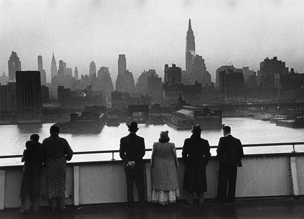 Нью-Йорк на рассвете, вид с корабля, 1939. Автор Курт Хаттон
