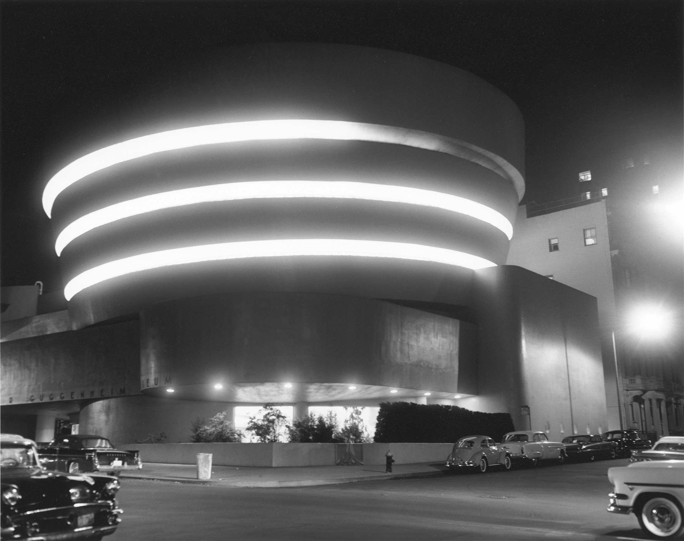 Музей Гуггенхайма ночью, Нью-Йорк. Автор Курт Хаттон