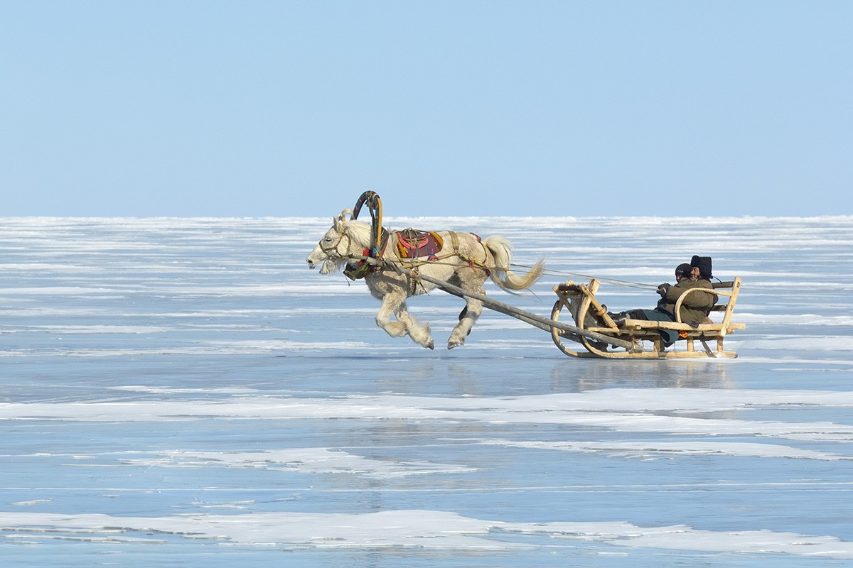 «Парящий конь». Озеро Хубсугул, Монголия, февраль 2012 года. Фотограф Марк Прогин
