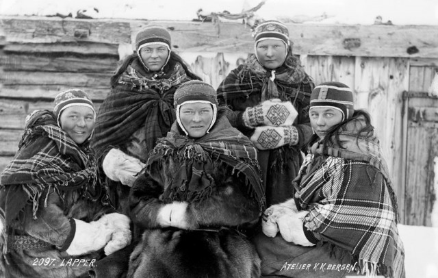 Групповой женский портрет. Автор Софус Тромгольт