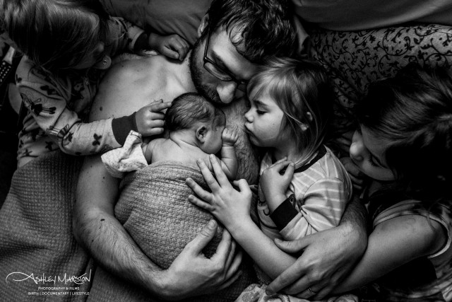 Таинство рождения в снимках призёров фотоконкурса Birth Photo Competition