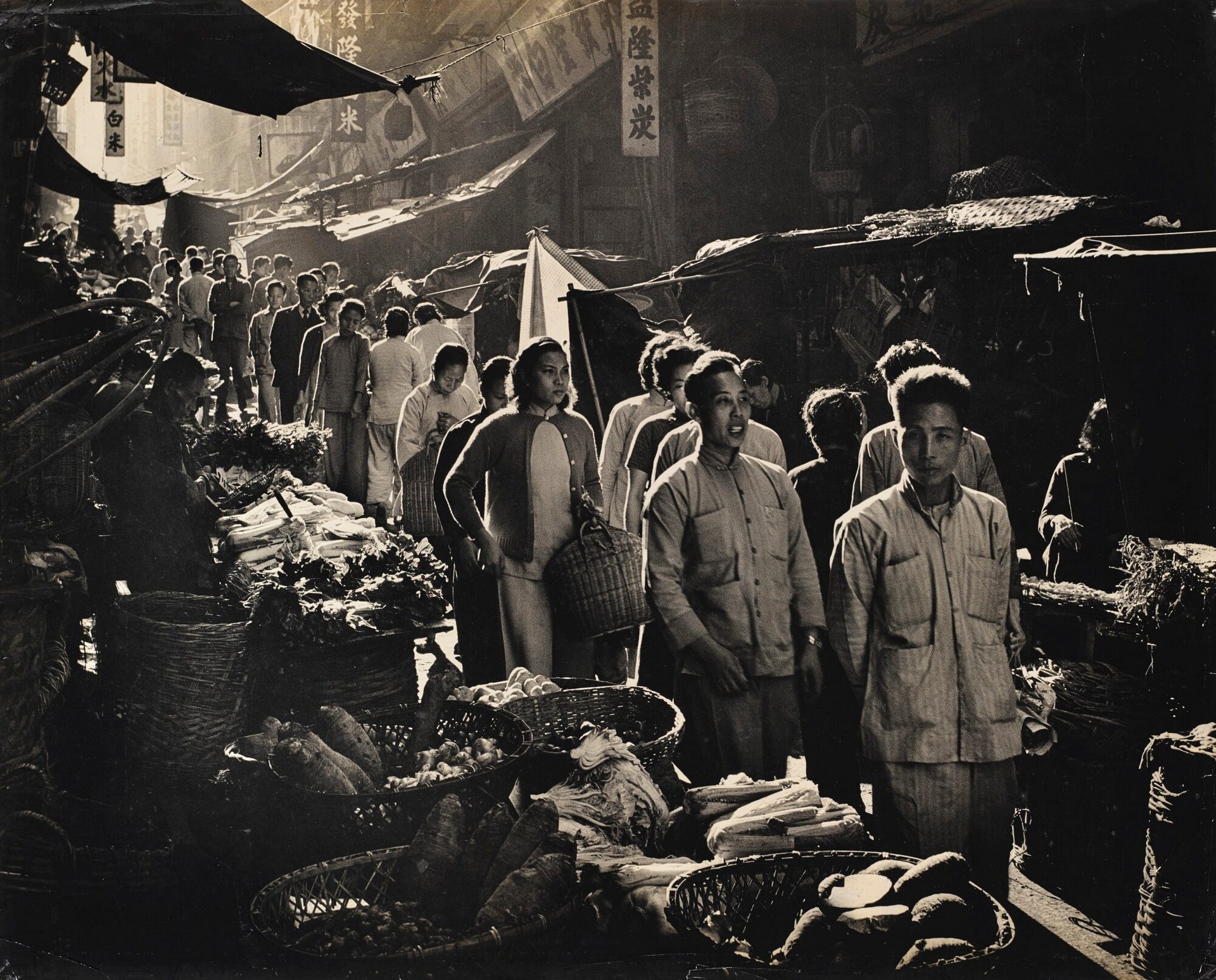 Рыночное шествие, Гонконг, 1963. Автор Фан Хо