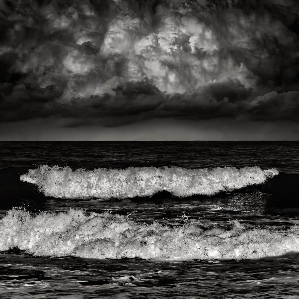 Волны и облака. Автор Розарио Чивелло