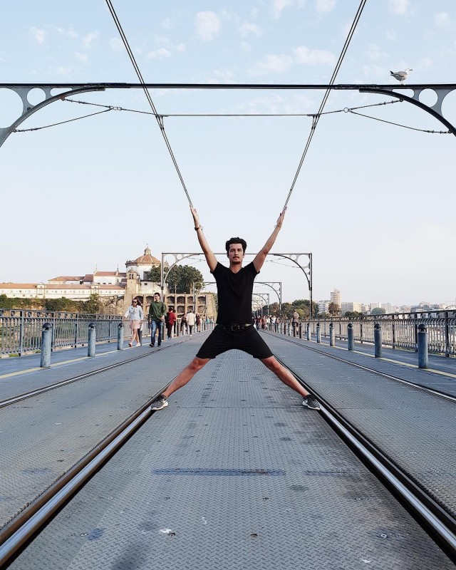 «Х». Мост Понти-ди-Дон-Луиш I через реку Дору в Португалии. Автор Тиаго Силва