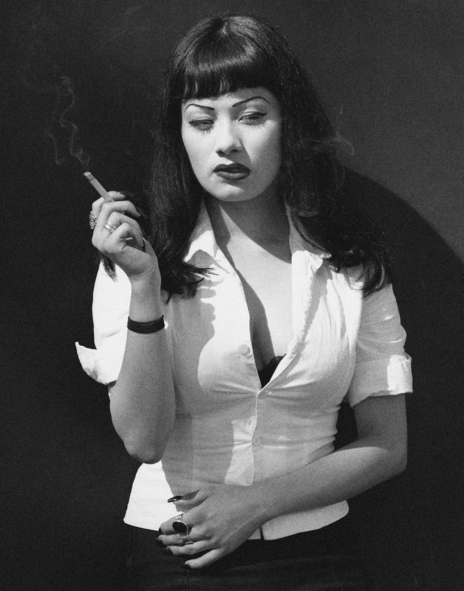 Breaunna Smoking, Алжир, Лас-Вегас, 2000 год. Фотограф Альберт Уотсон