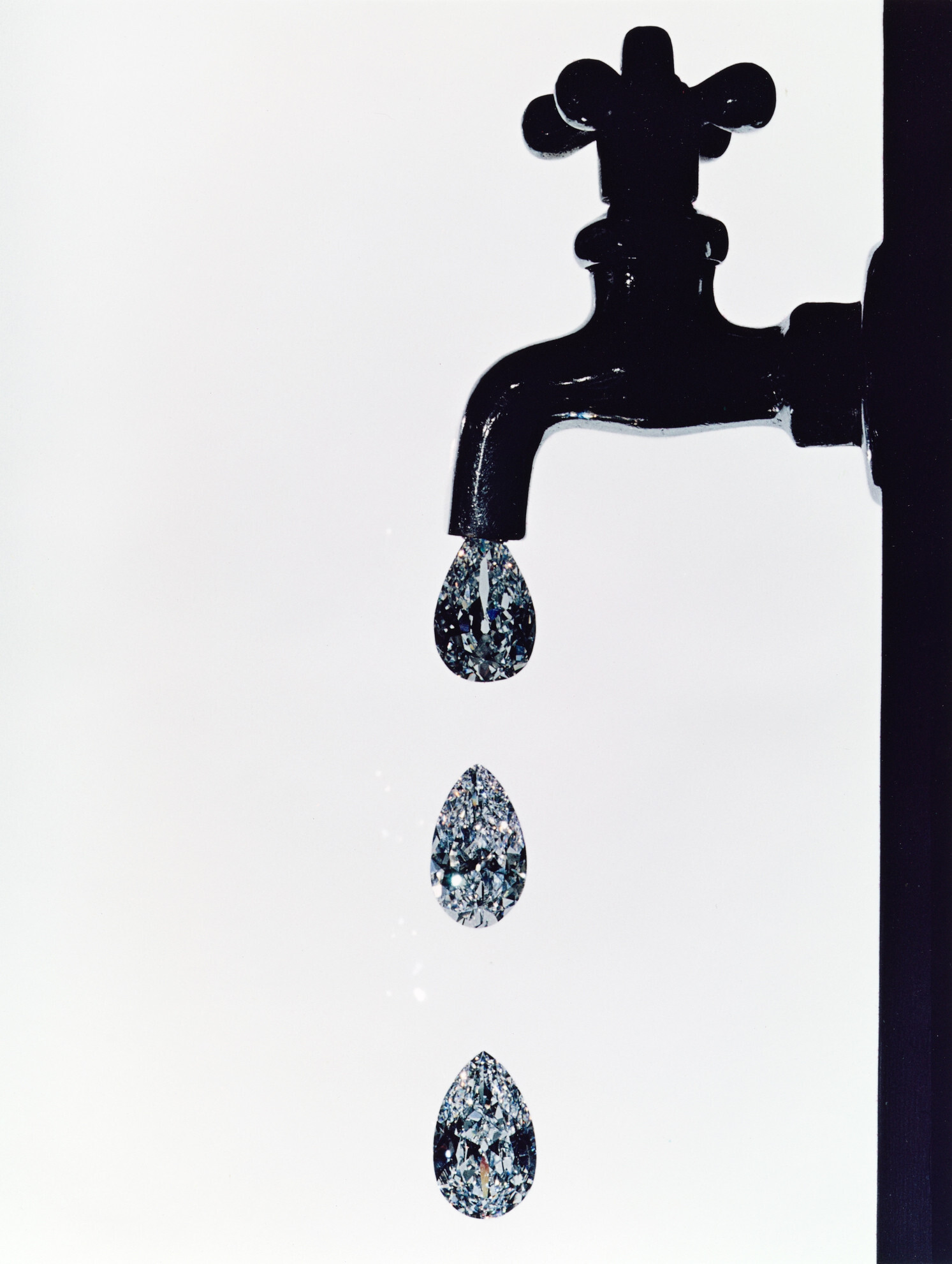 Faucet Dripping Diamonds, Нью-Йорк, 1963 г. Фотограф Ирвин Пенн