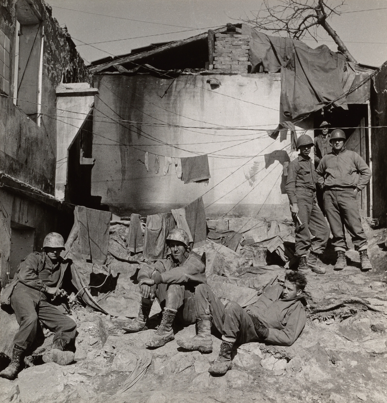 Американский минометный расчет, фронт Сан-Клементе, Италия, 1944 г. Фотограф Ирвин Пенн