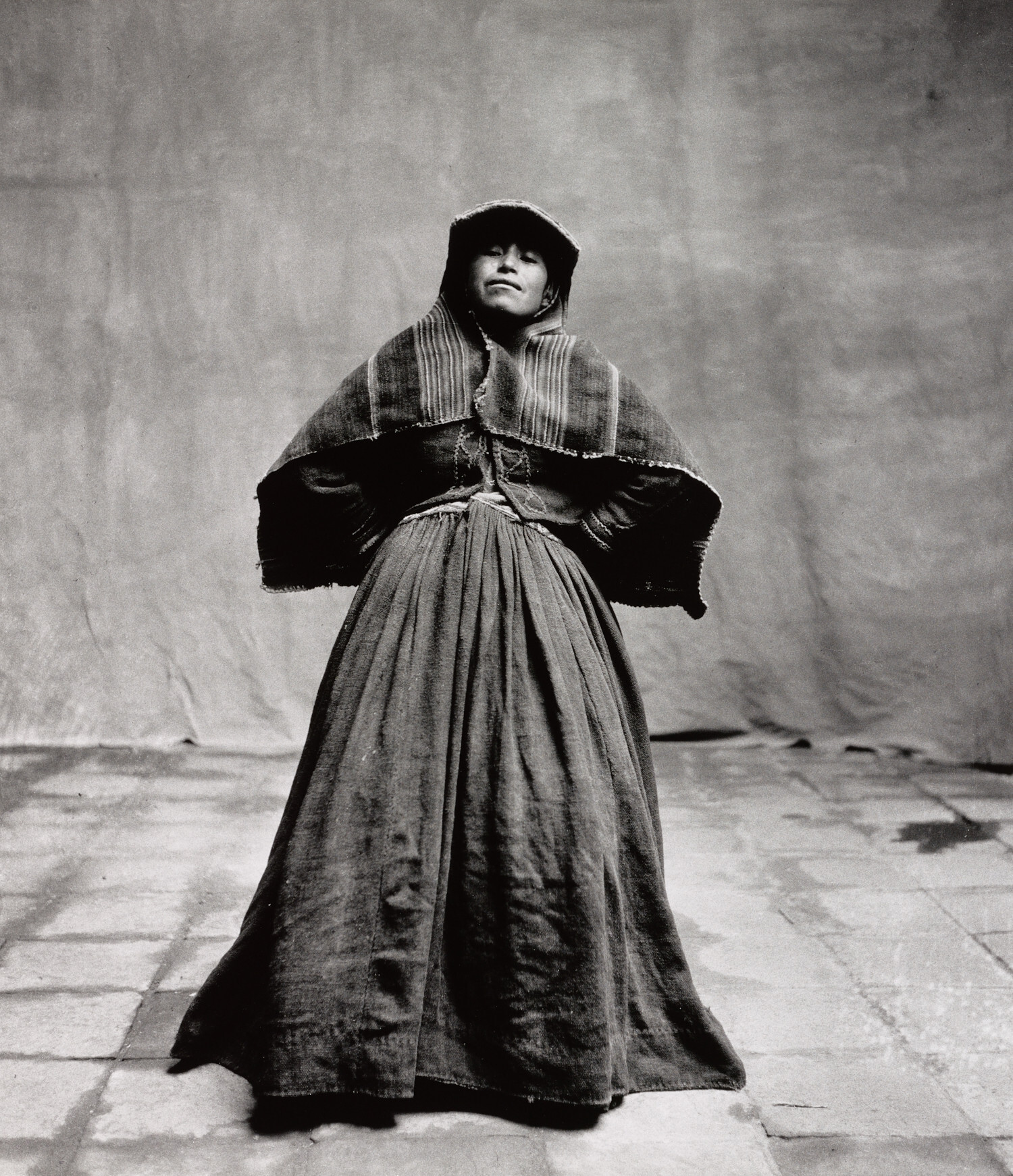 Индианка в юбках, Куско, 1948 год. Фотограф Ирвин Пенн