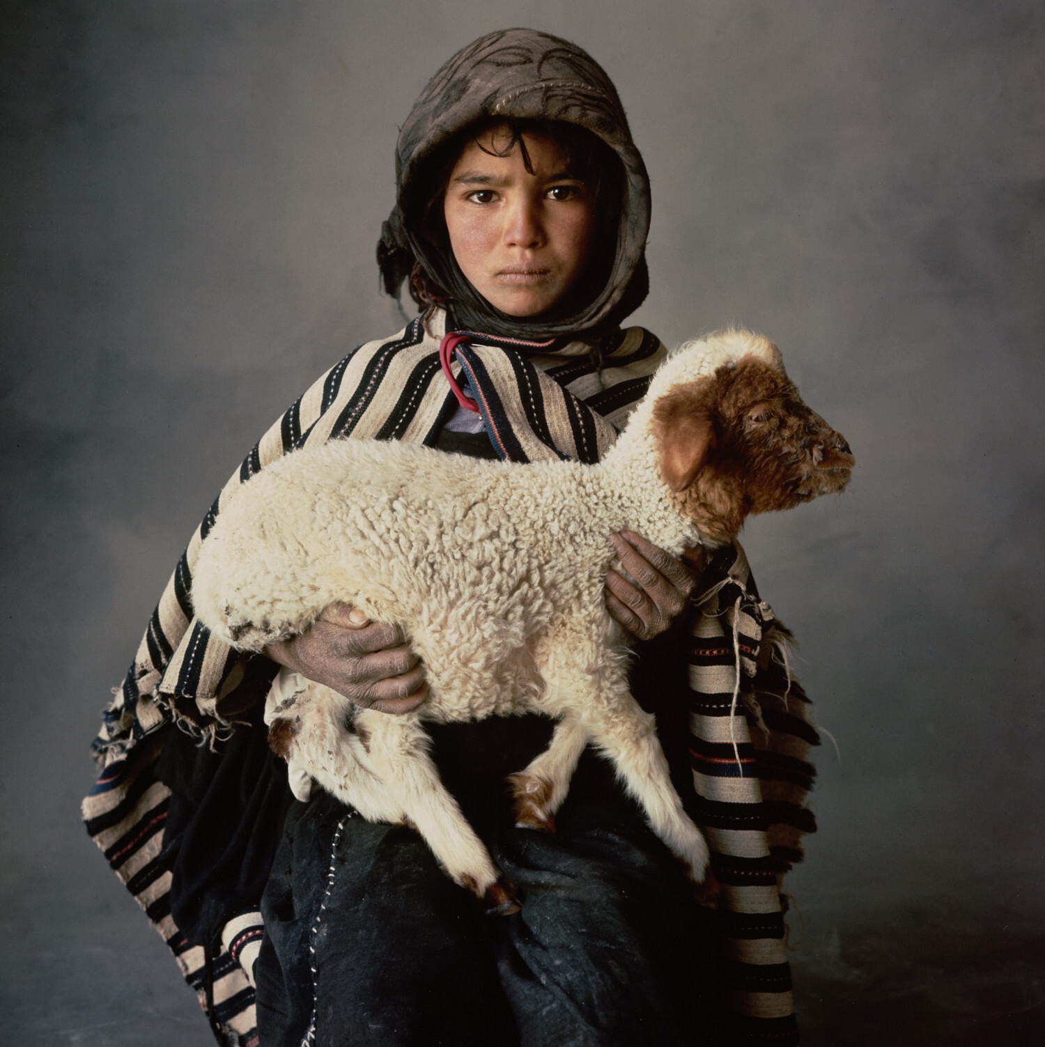 Молодая берберская пастушка, Марокко, 1971 г. Фотограф Ирвин Пенн