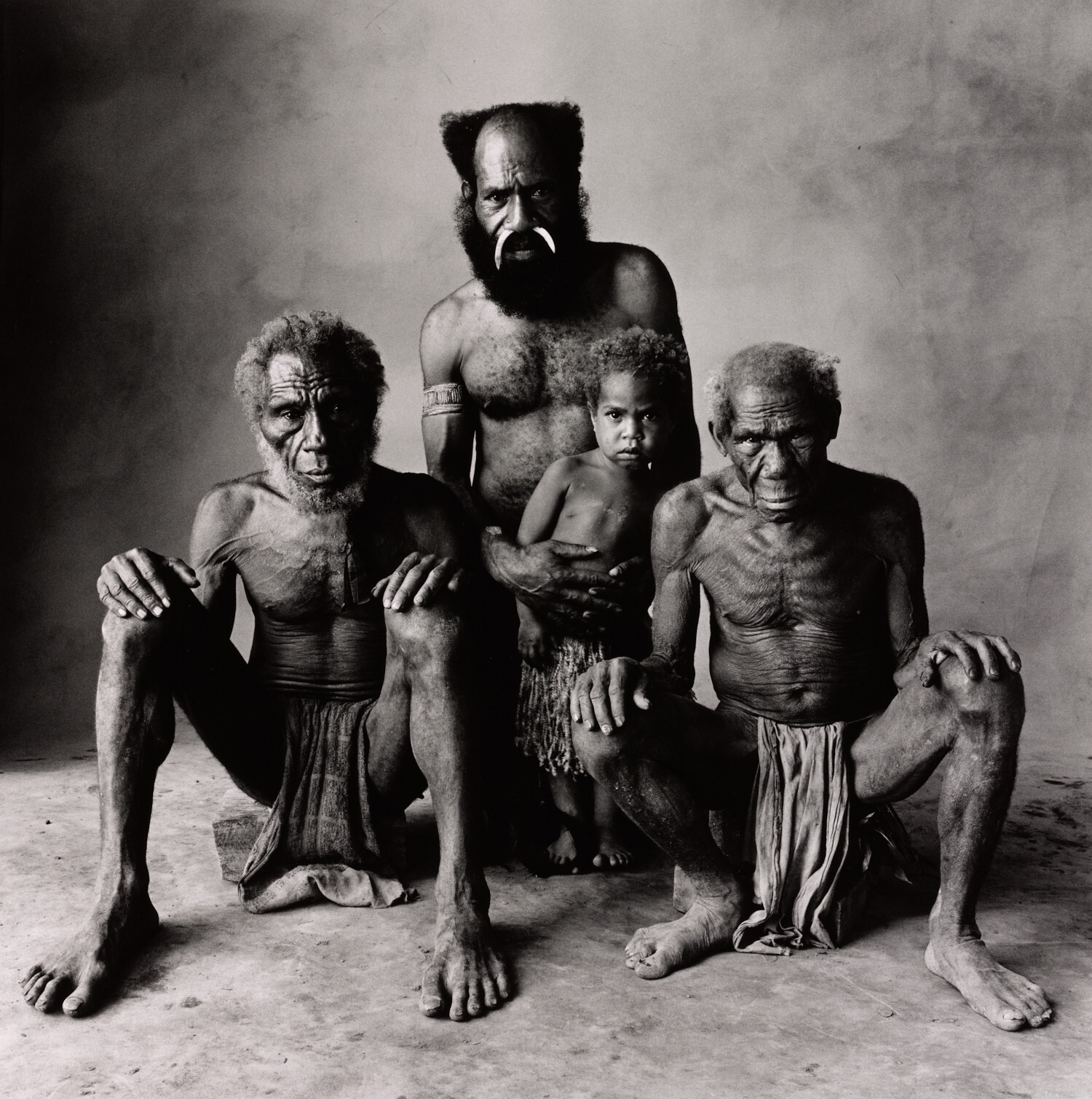 Отец, сын, дедушка, прадед, Новая Гвинея, 1970 г. Фотограф Ирвин Пенн