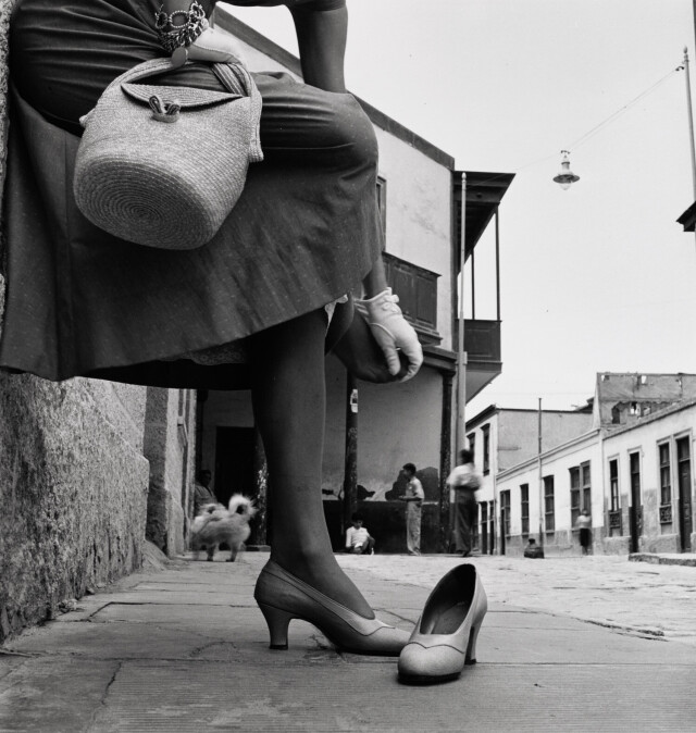 Больная нога (Джин Пэтчетт), Лима, 1948 год. Фотограф Ирвин Пенн