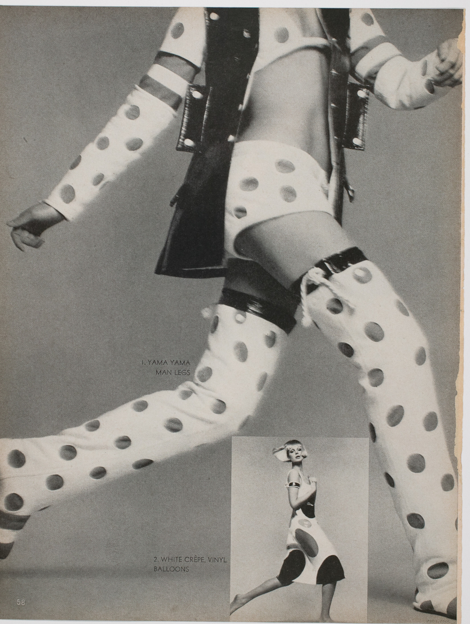 Британская модель Джин Шримптон сочетает декоративную блузку с простым жакетом и брюками, 1968 г. Фотограф Ричард Аведон