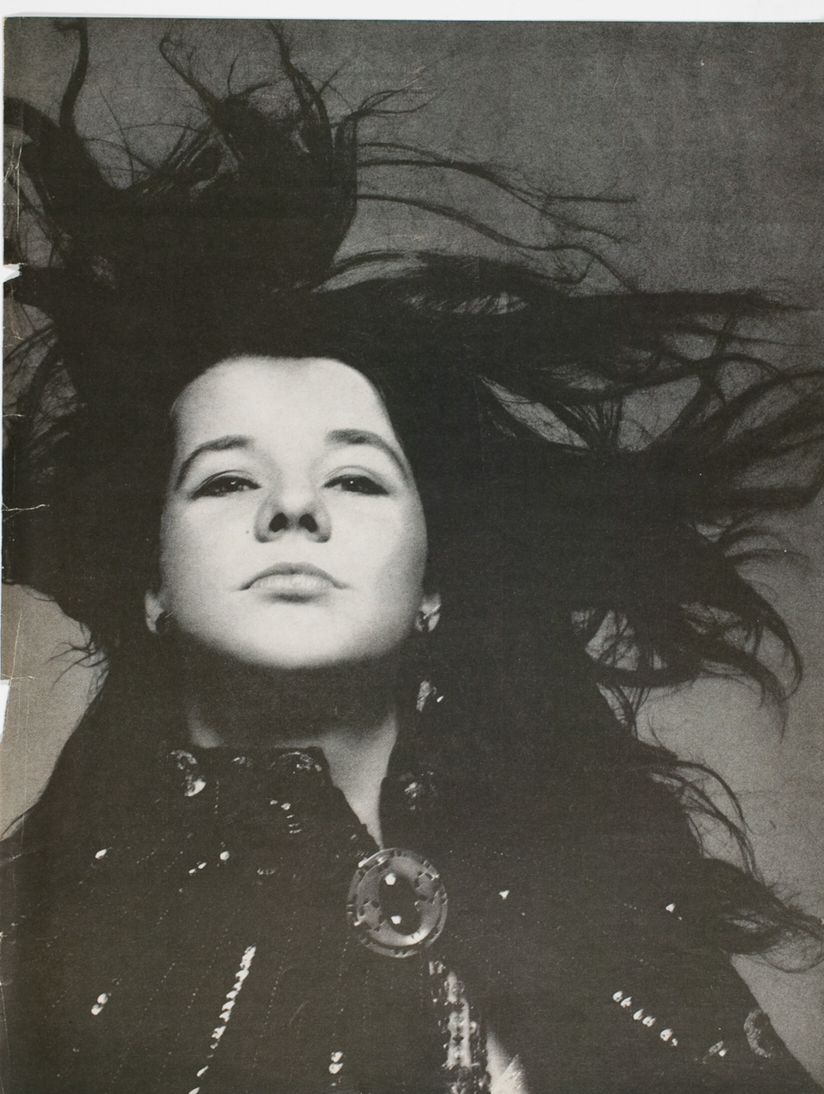 Женщина с развевающимися в воздухе волосами, 1968 г. Фотограф Ричард Аведон