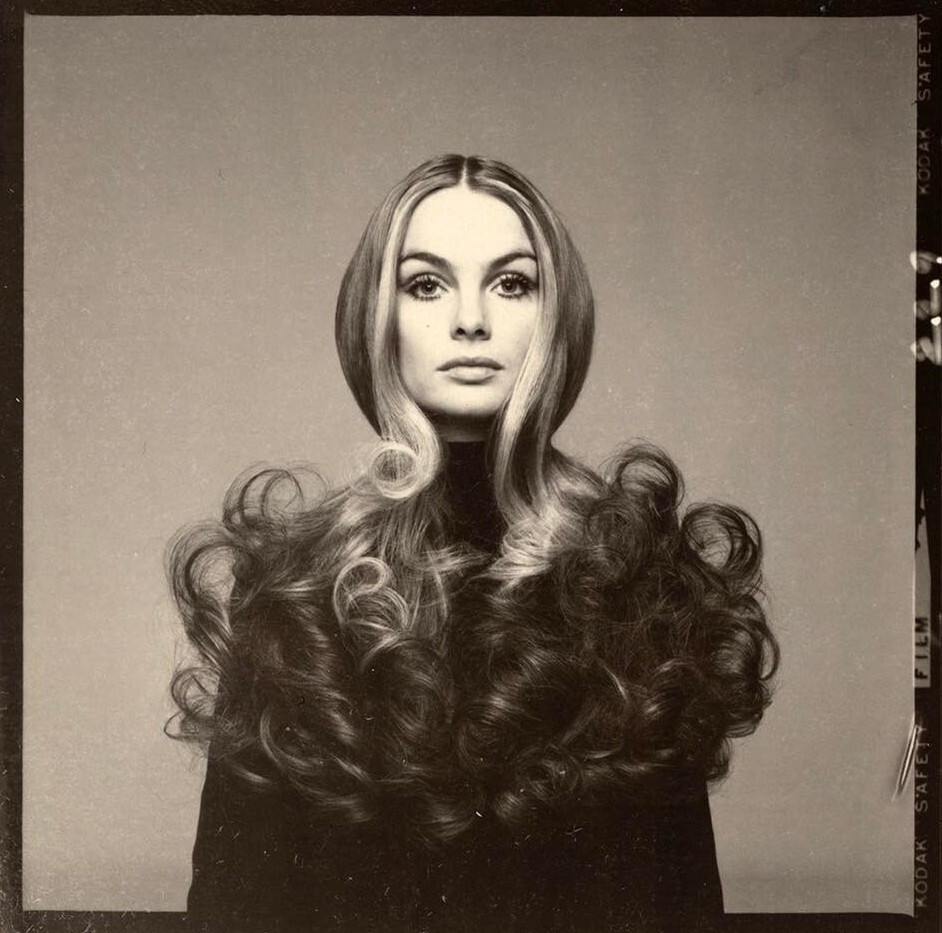 Джин Шримптон, прическа Ары Галлант, 5 декабря 1968 года.  Фотограф Ричард Аведон