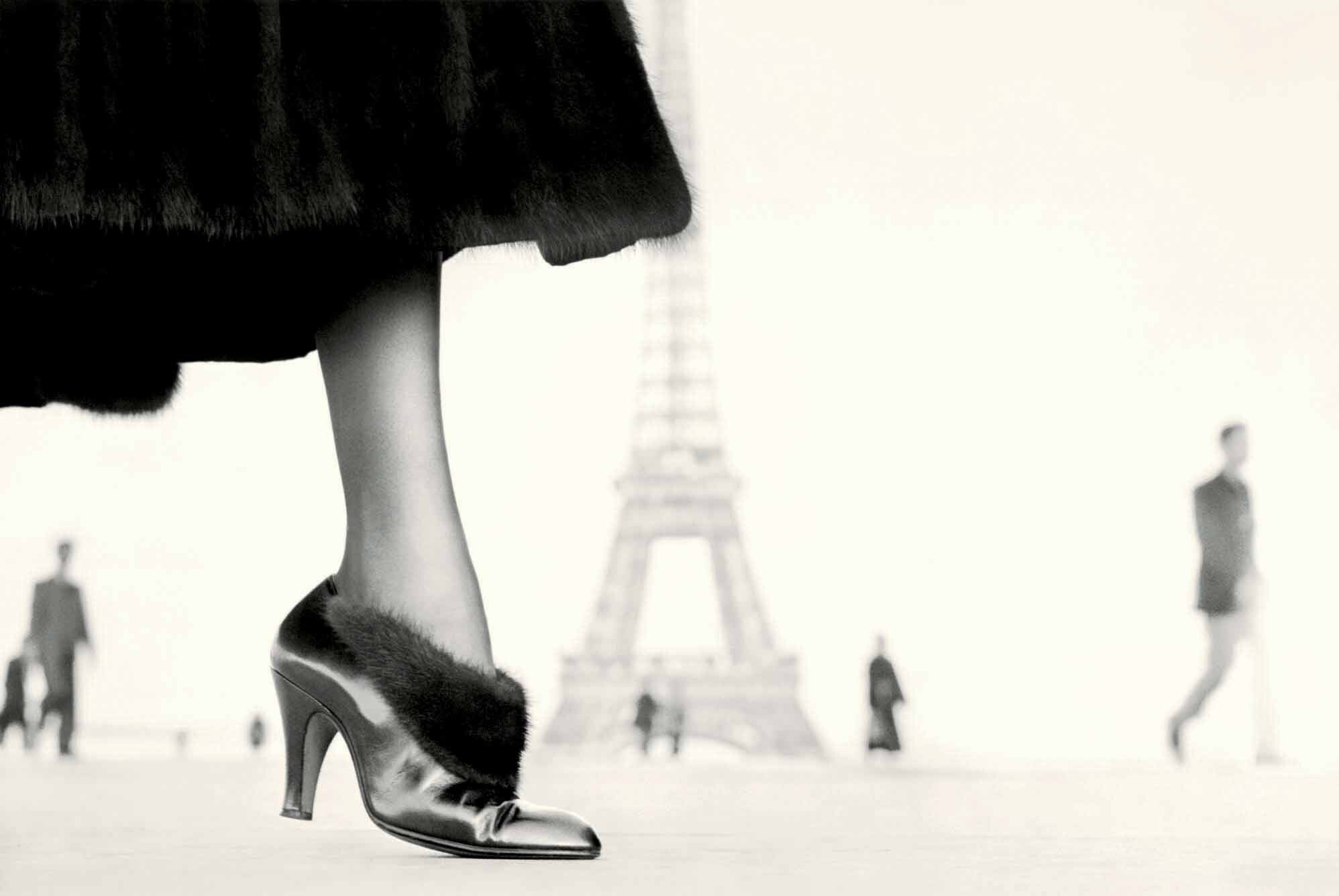 Туфли, дизайн Перуджи, площадь Трокадеро, Париж, август 1948 г.  Фотограф Ричард Аведон