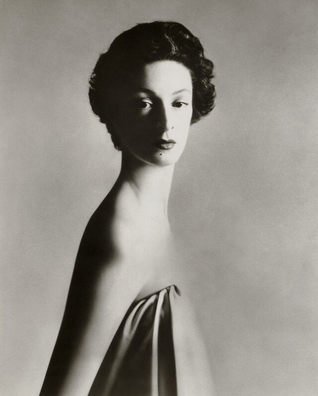 Марелла Аньелли, Нью-Йоркская студия, декабрь 1953 г.  Фотограф Ричард Аведон
