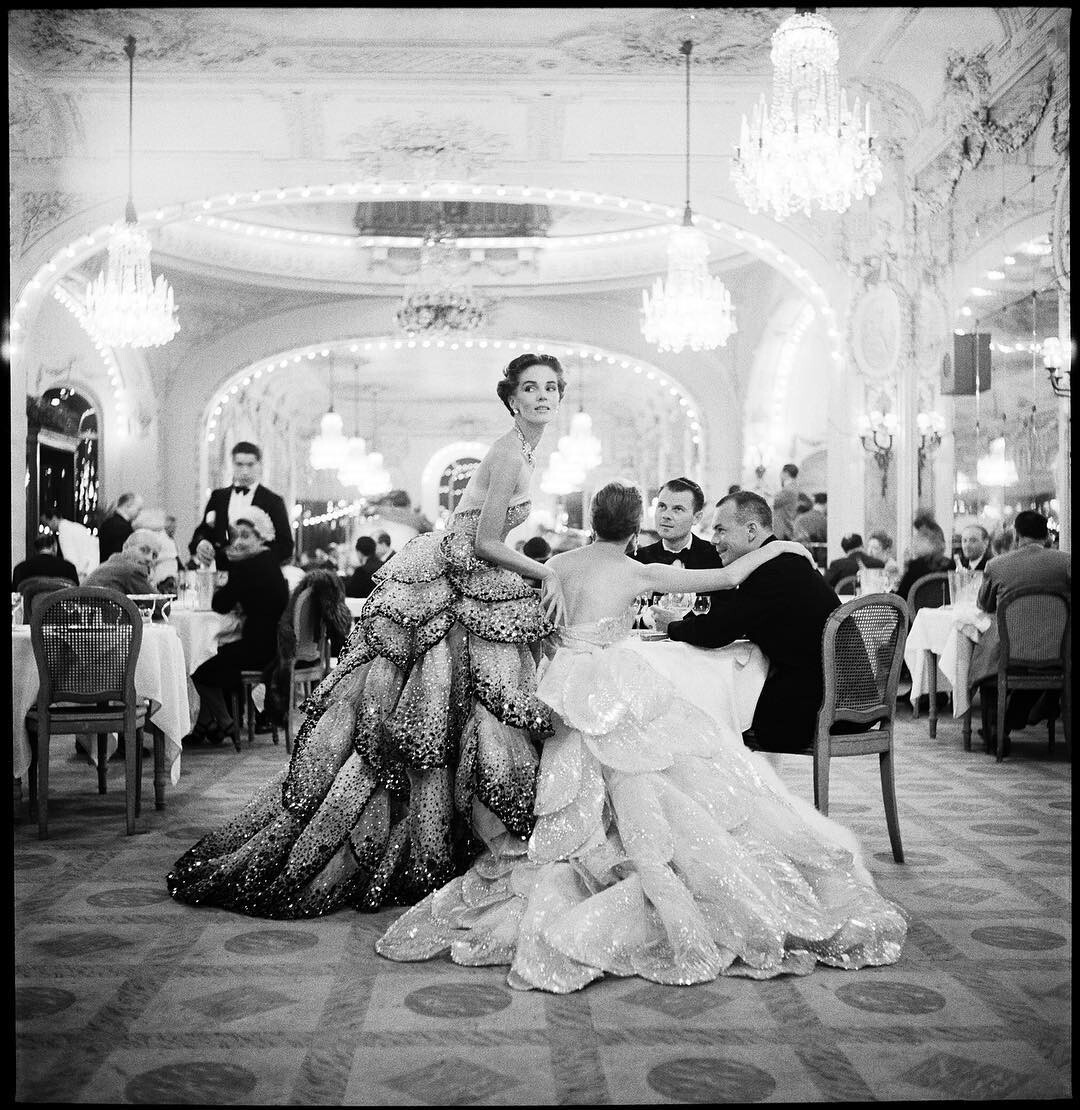 Тео Грэм в платье от Dior, Париж, 1949.  Фотограф Ричард Аведон