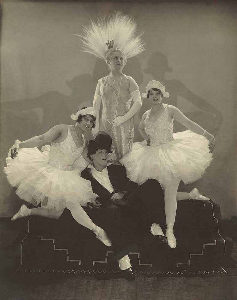 Пудели Ханнефорд с другими артистами цирка, 1927 г. Фотограф Эдвард Стайхен