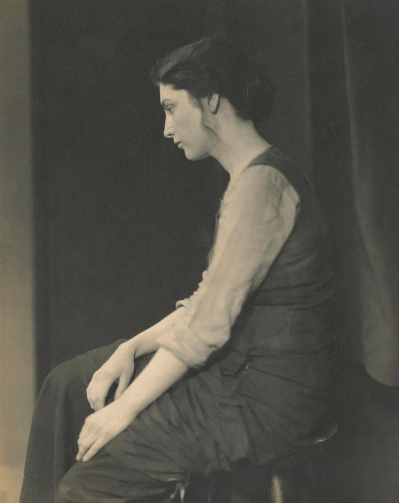 Уинифред Ленихан сидит, 1938 г. Фотограф Эдвард Стайхен