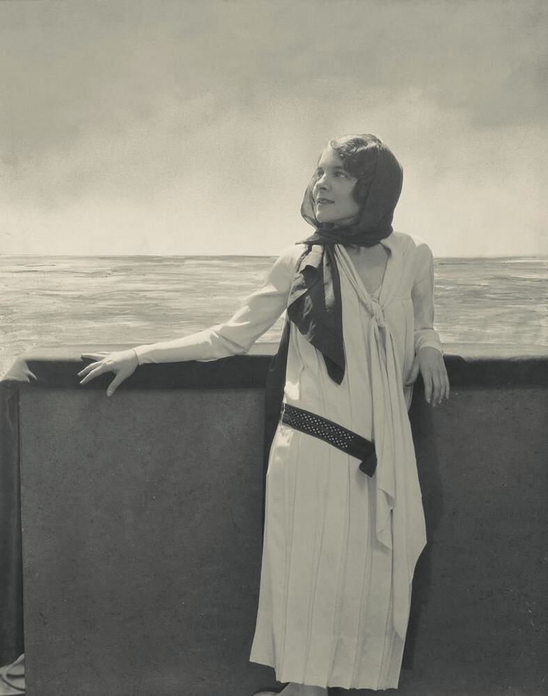Хелен Хейс в платье у моря, 1927 г. Фотограф Эдвард Стайхен