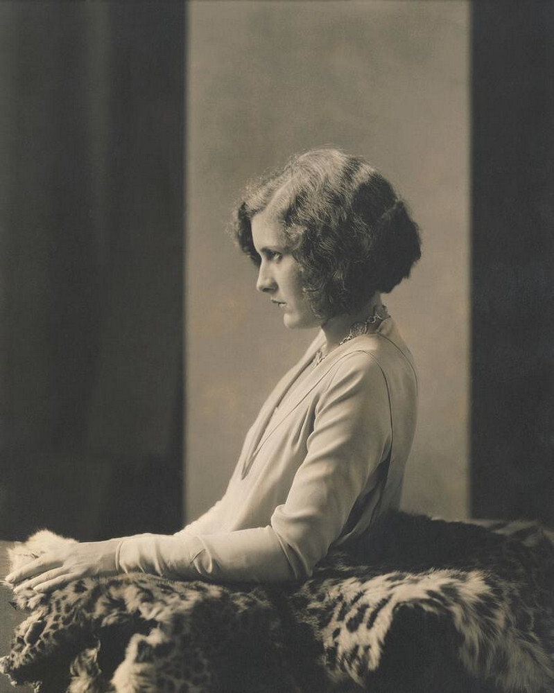 Эвелин Брент в леопардовой шкуре, 1928 г. Фотограф Эдвард Стайхен