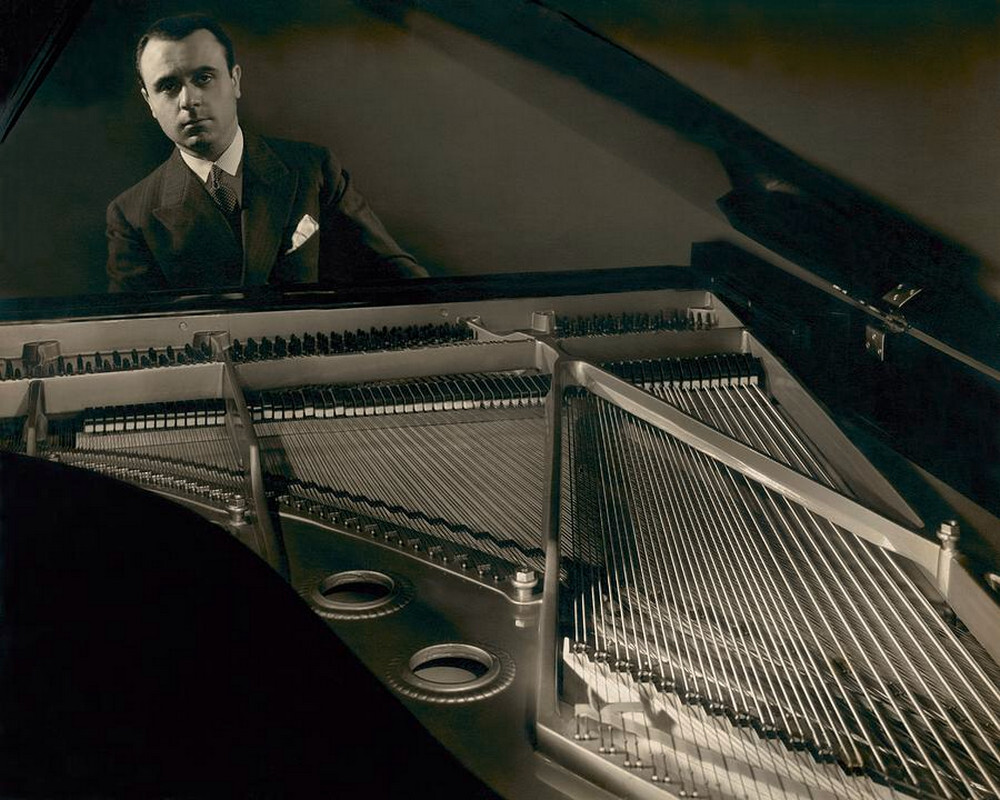 Портрет Хосе Итурби, сидящего за фортепиано, 1930 г. Фотограф Эдвард Стайхен