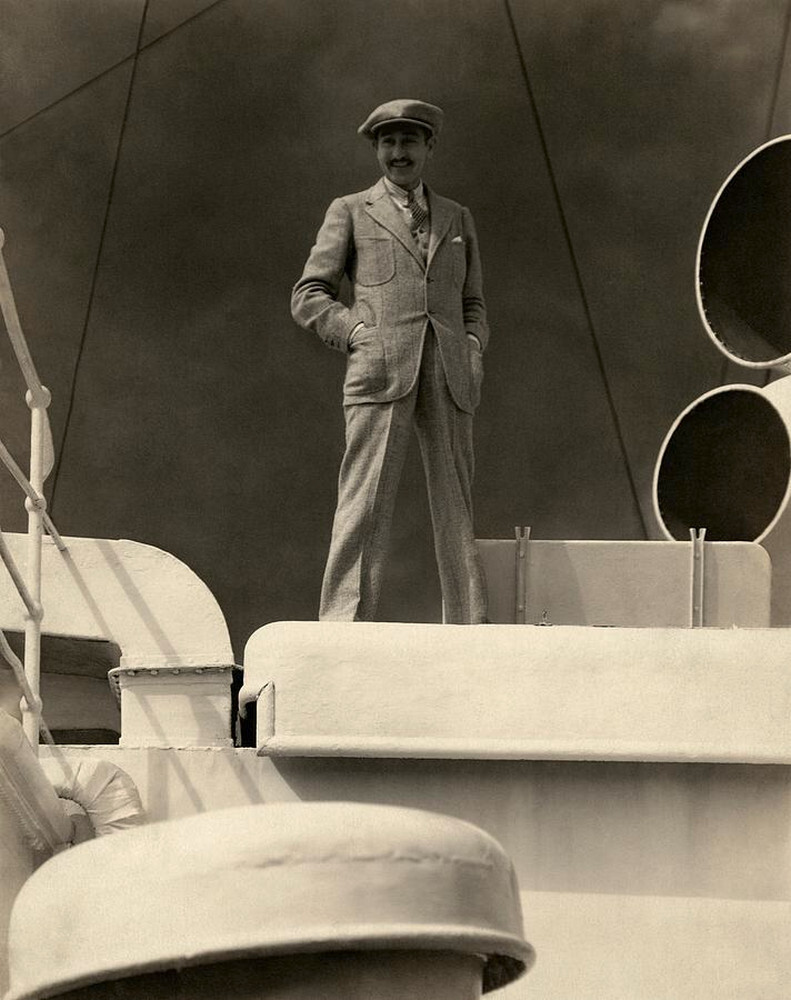 Адольф Менжу на палубе корабля, 1925 г. Фотограф Эдвард Стайхен