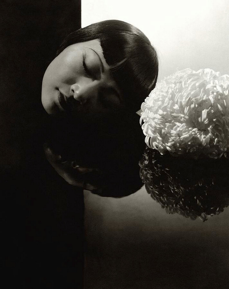 Анна Мэй Вонг отдыхает головой, 1931 г. Фотограф Эдвард Стайхен