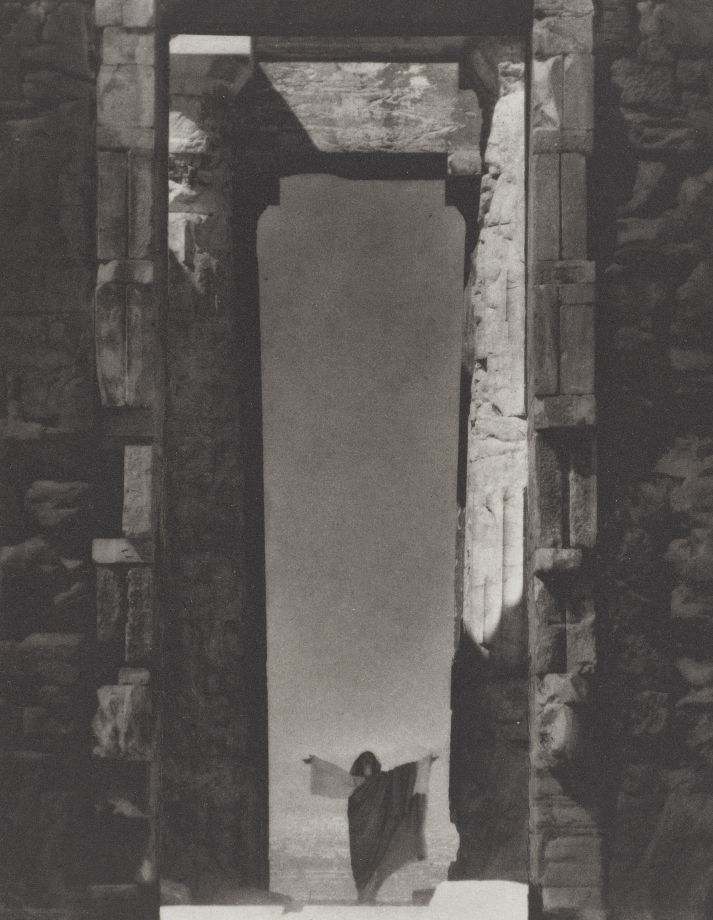 Айседора Дункан у ворот Парфенона, Афины, 1920 год., 1920 г. Фотограф Эдвард Стайхен