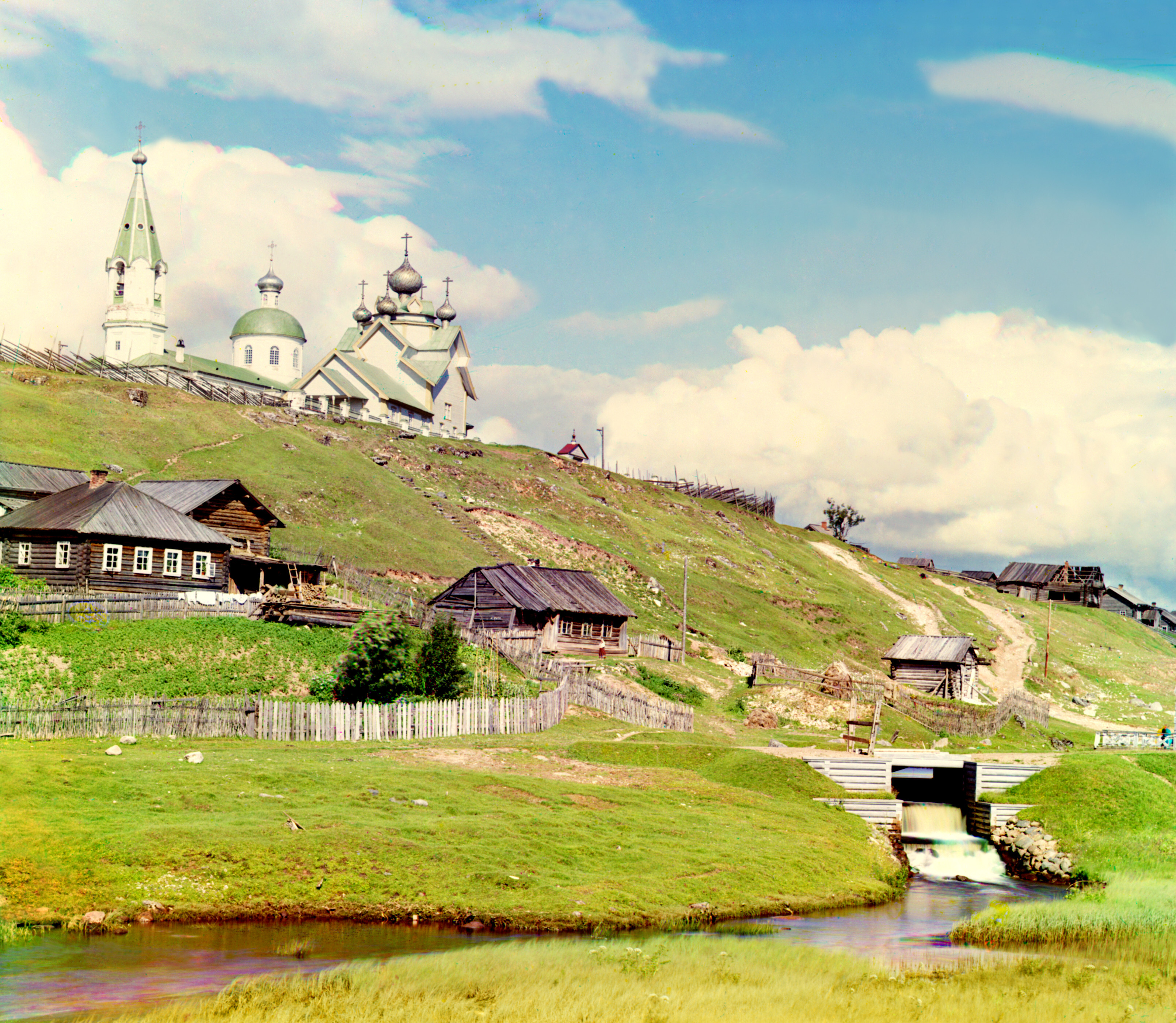 Деревня Девятины и плотина Святого Бориса. Российская империя, 1909, фотограф Сергей Прокудин-Горский