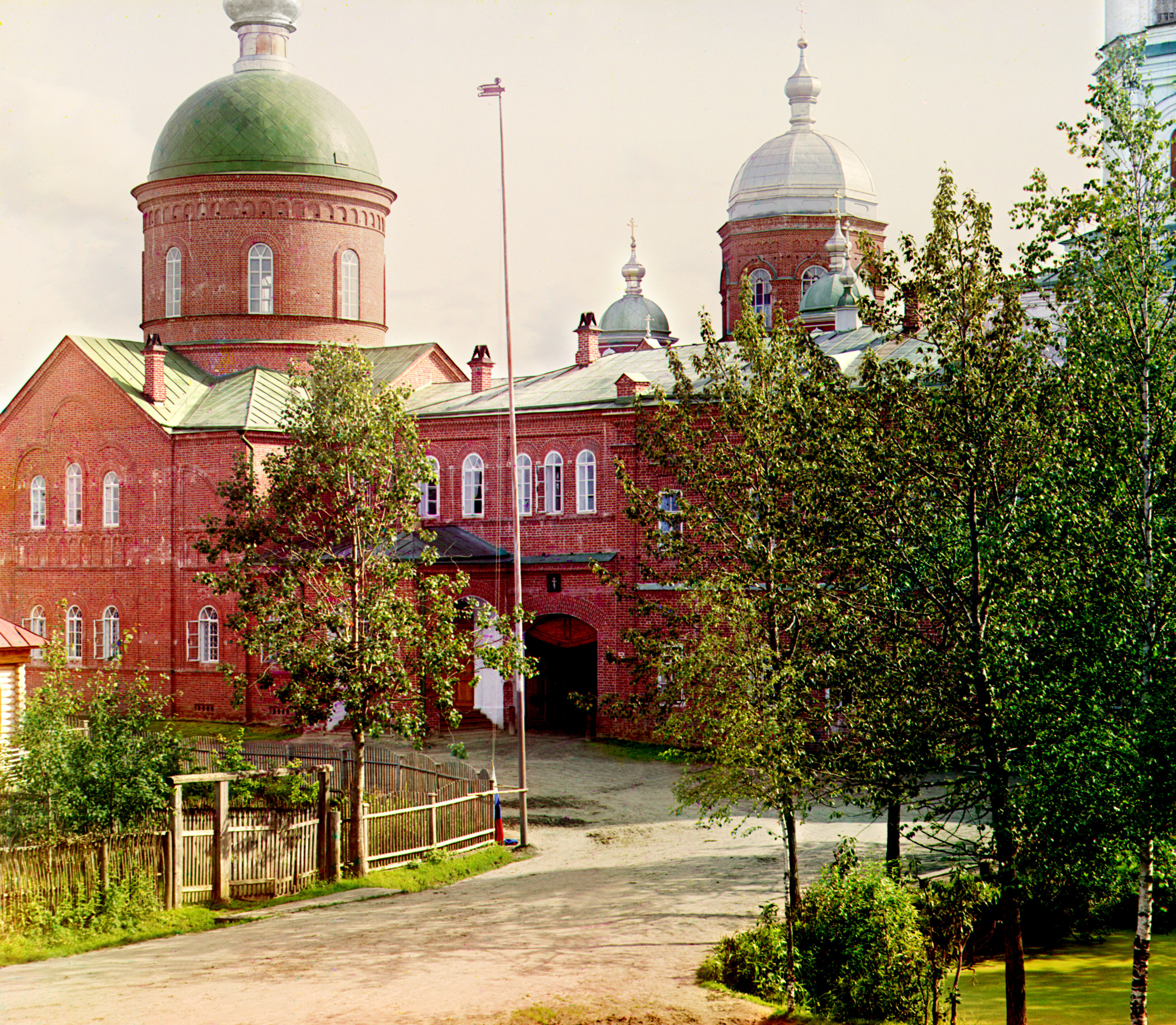 Троицкий собор Леушинского монастыря. Леушина, Российская Империя, 1909, фотограф Сергей Прокудин-Горский