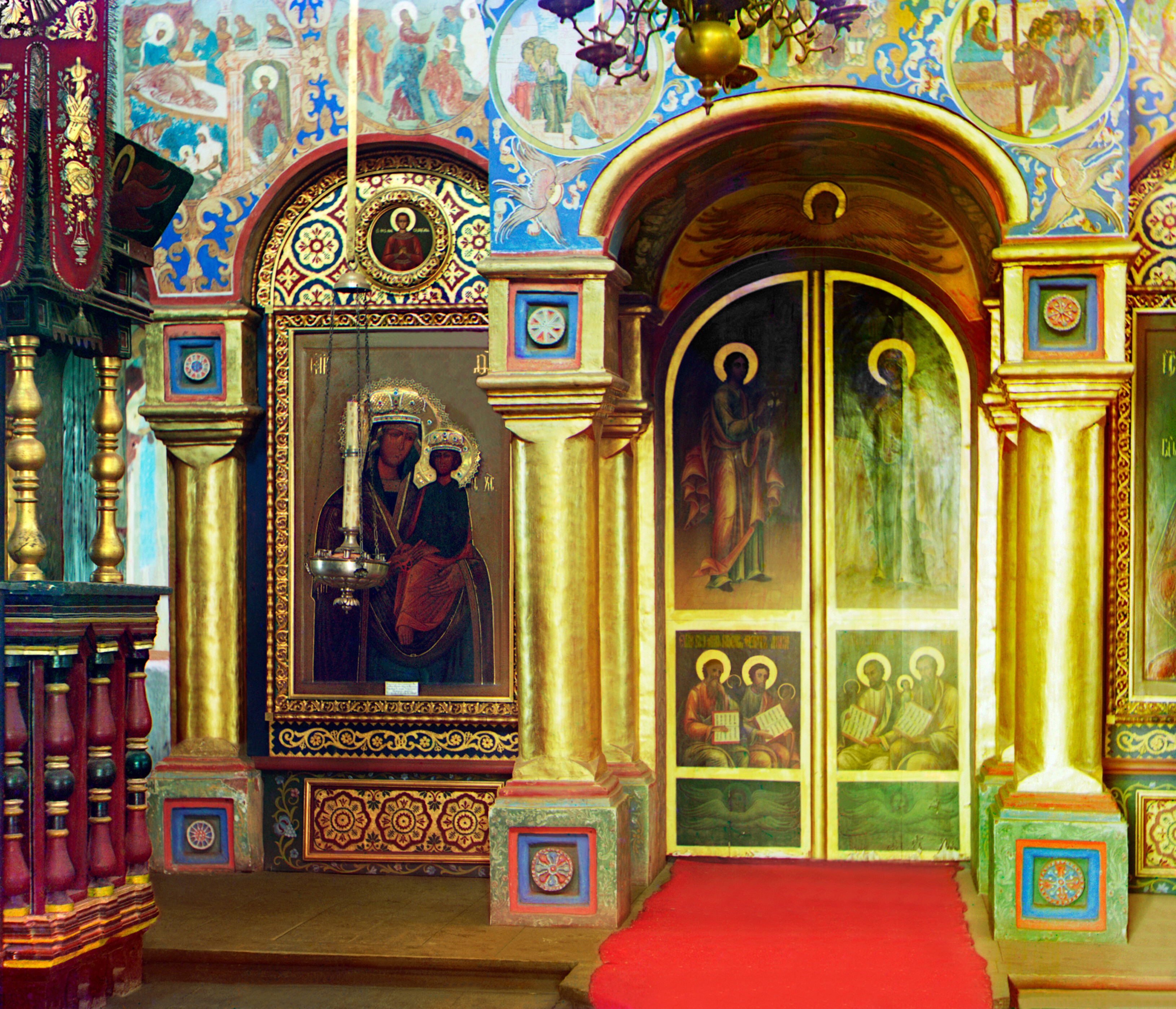 Иконостас в церкви Иоанна Богослова. Ростов Великий, 1911 г., фотограф Сергей Прокудин-Горский