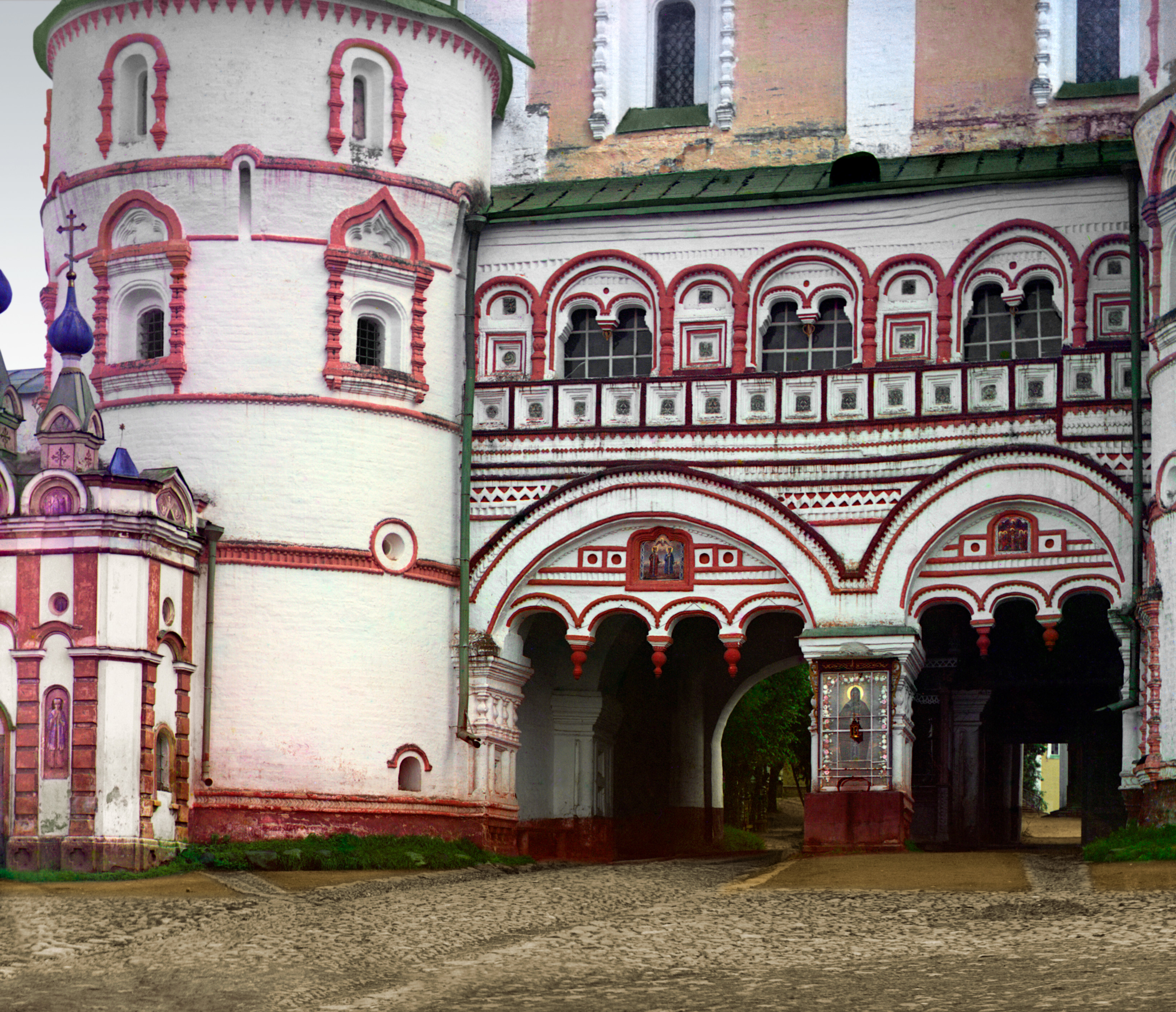 Фрагмент входа в Борисоглебский монастырь. Борисоглебск, 1911 г., фотограф Сергей Прокудин-Горский