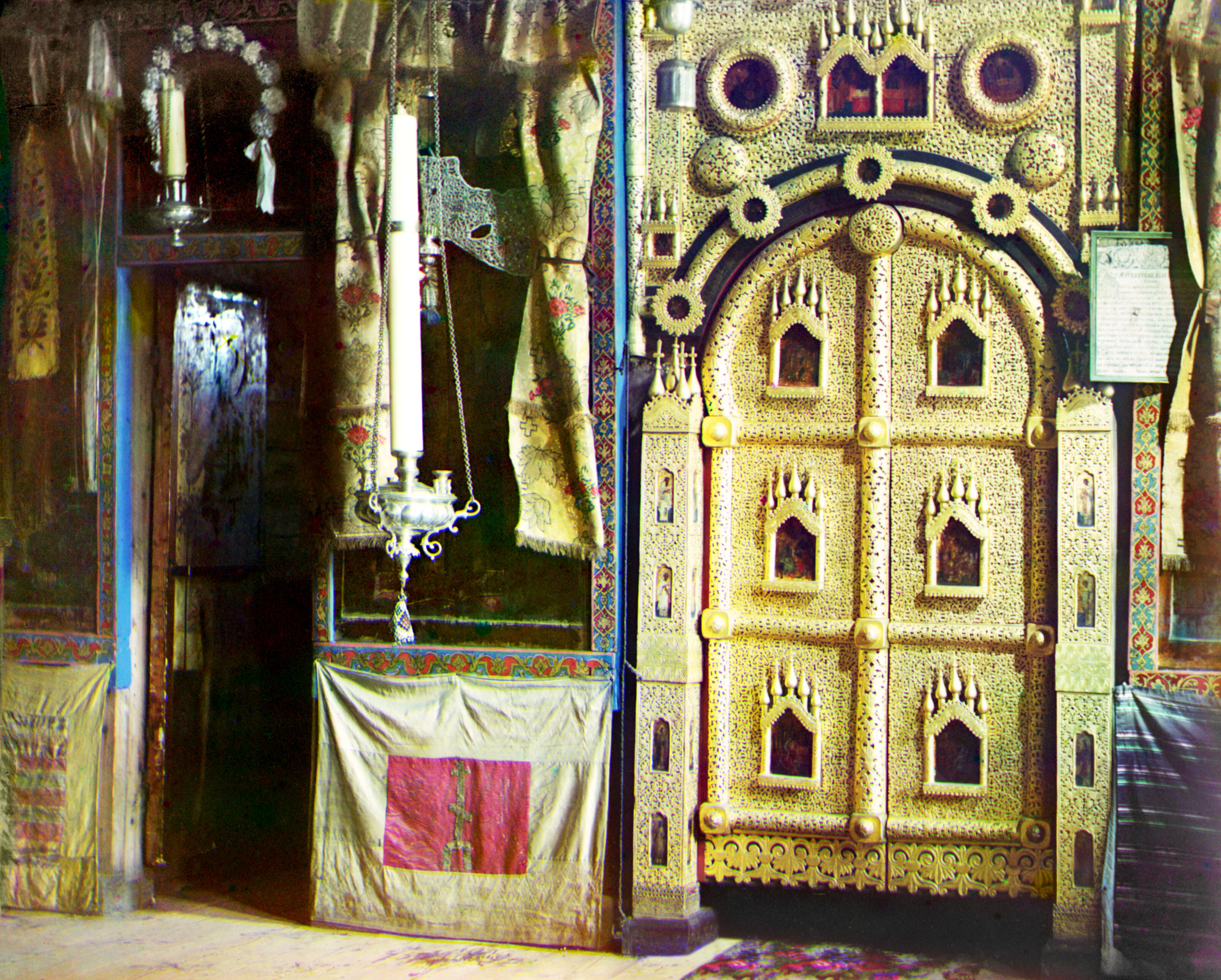Фрагмент Святых врат в церкви Иоанна Богослова. Ростов Великий, 1911 г., фотограф Сергей Прокудин-Горский