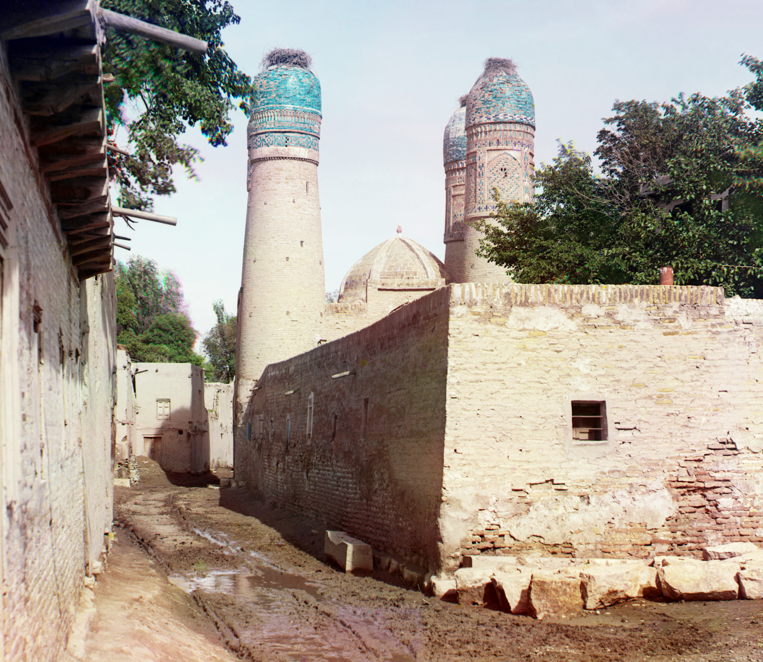 Проход и три минарета с птичьими гнездами, 1905-1915, фотограф Сергей Прокудин-Горский