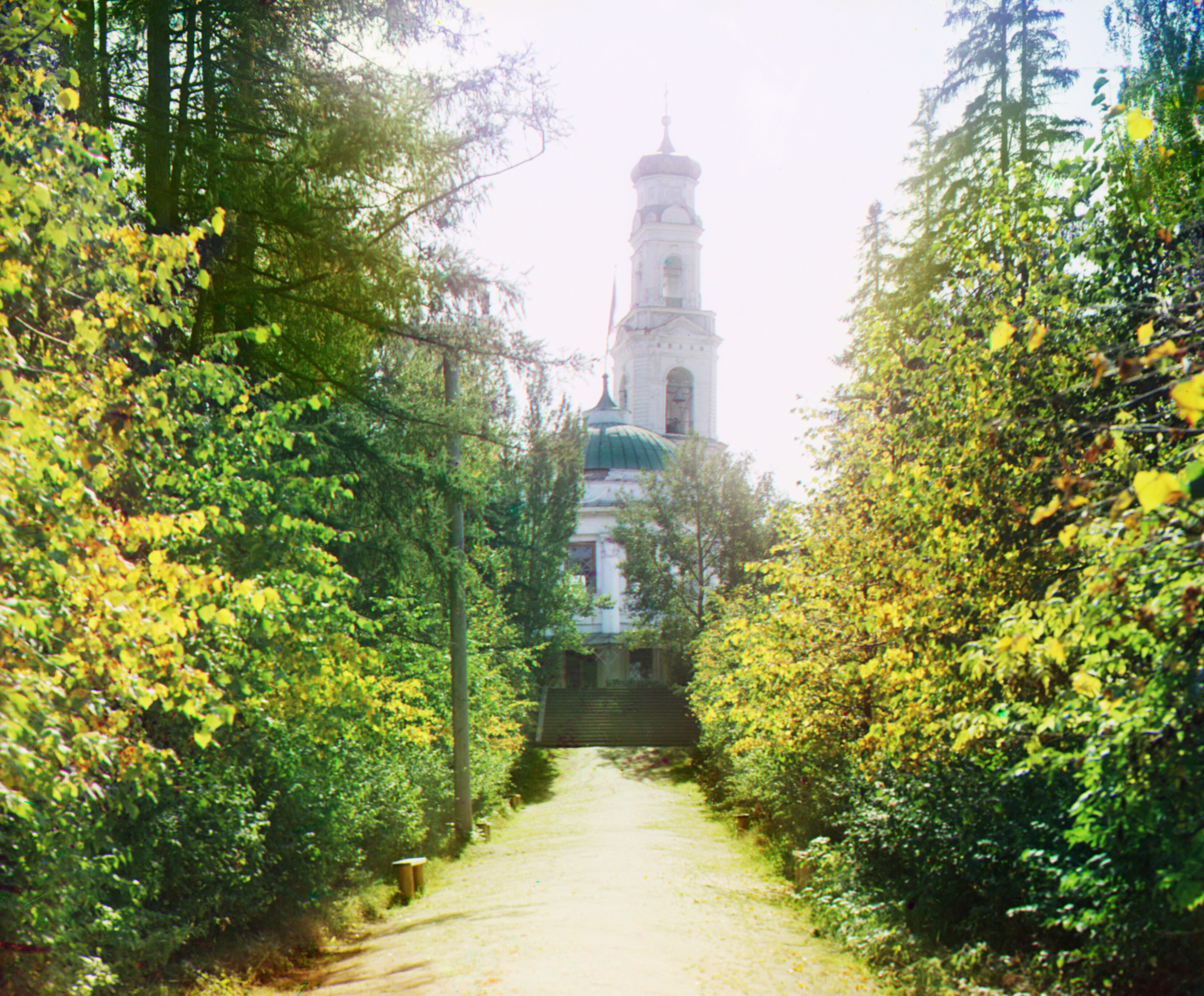 Переулок в Харитоновском саду. Екатеринбург, 1910, фотограф Сергей Прокудин-Горский