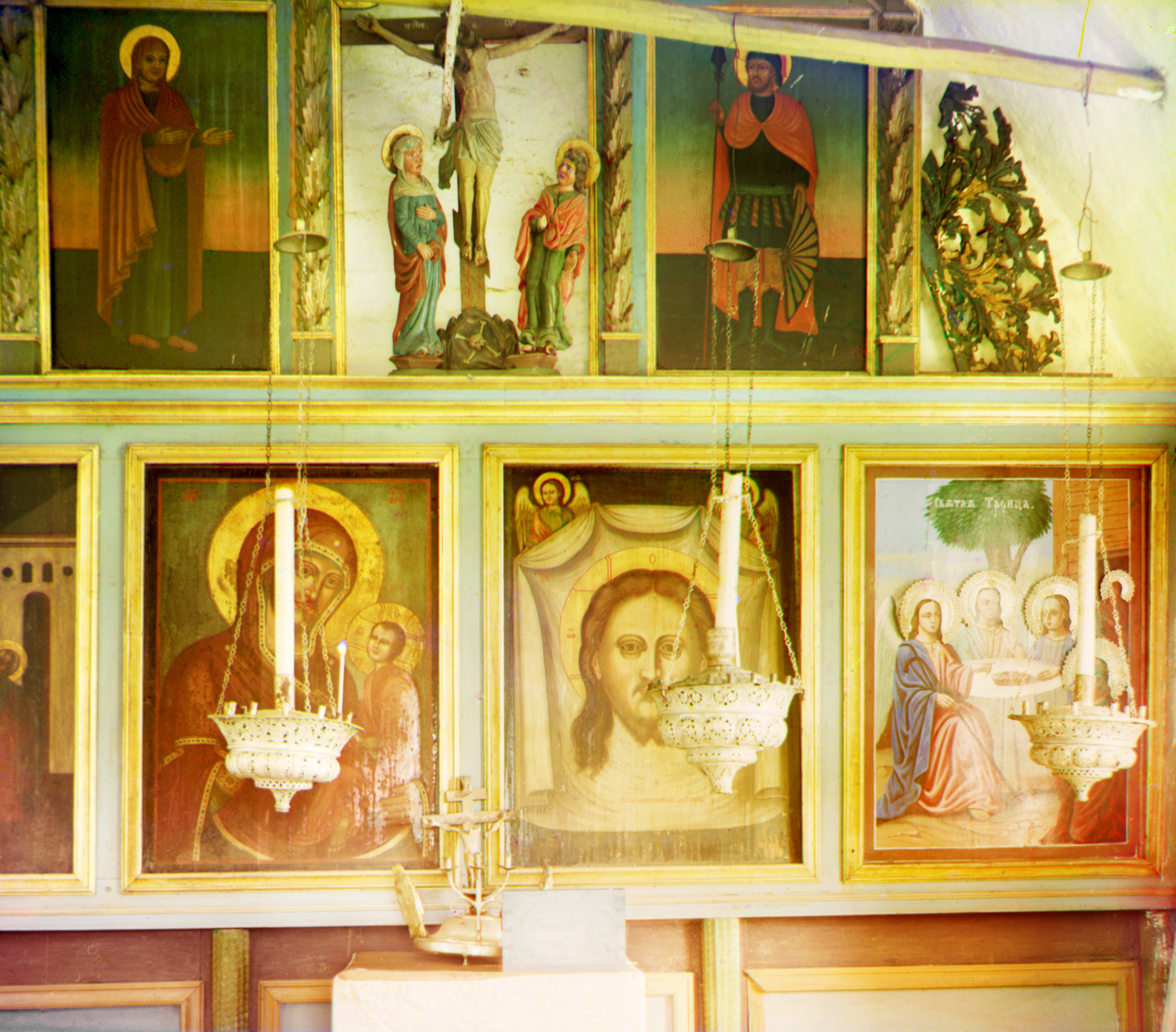 Иконостас в часовне на месте заточения Михаила Никитича Романова. Деревня Ныроб. Урал, 1910, фотограф Сергей Прокудин-Горский