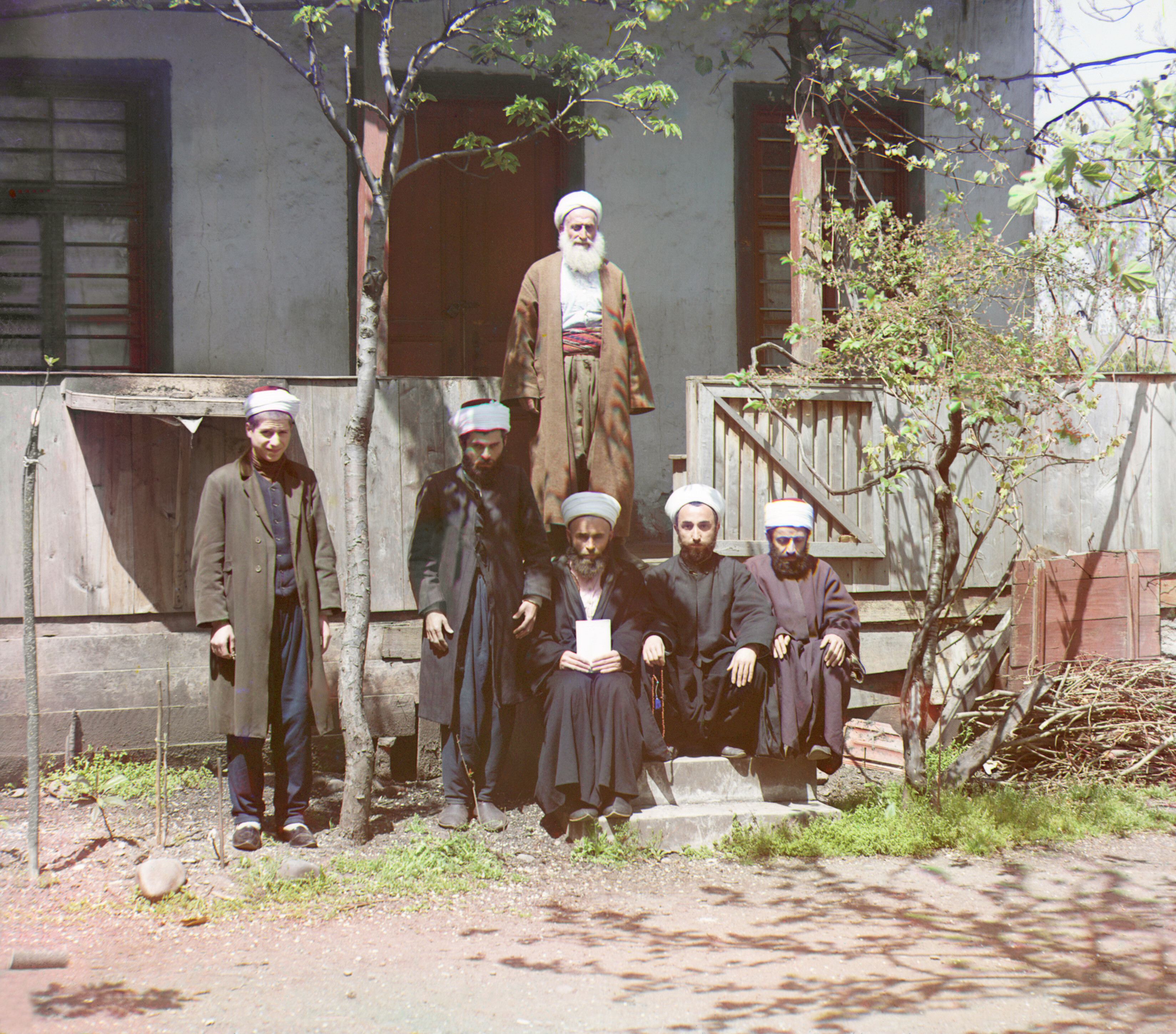 Муллы в мечети. Азизия. Батум, 1905-1915, фотограф Сергей Прокудин-Горский